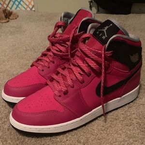 Girls gently used Jordan’s size 7.5
